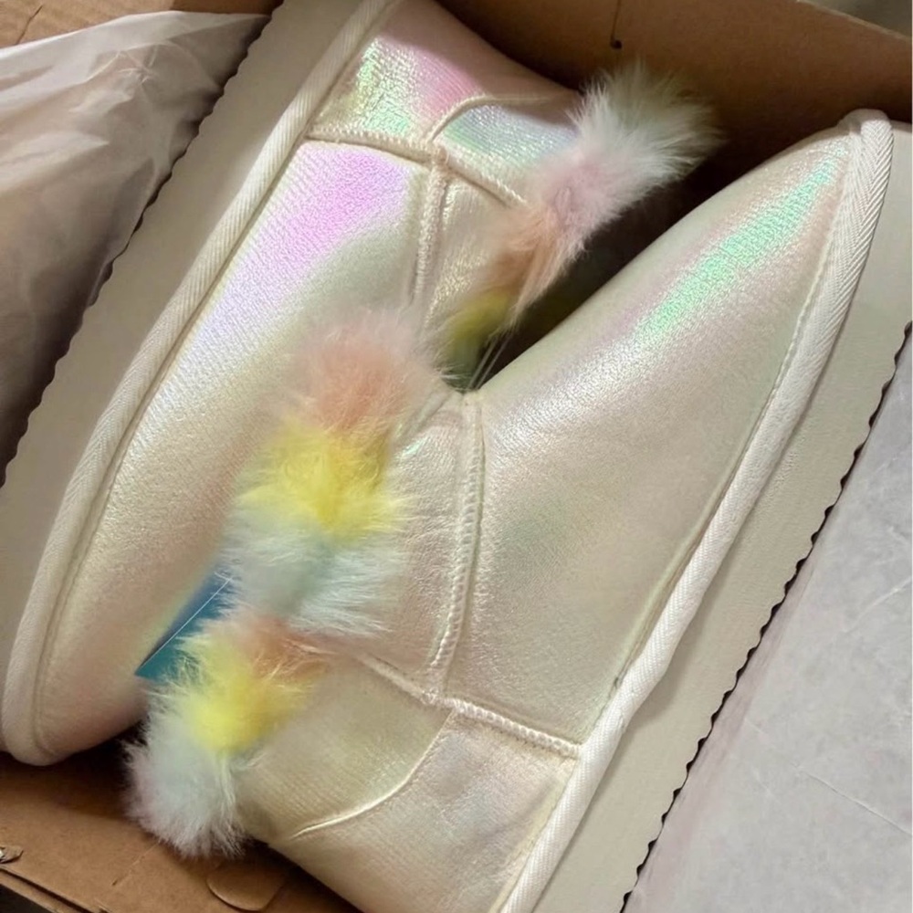 Stride Rite Iridescent Pink Cream Boots with Pastel Fur